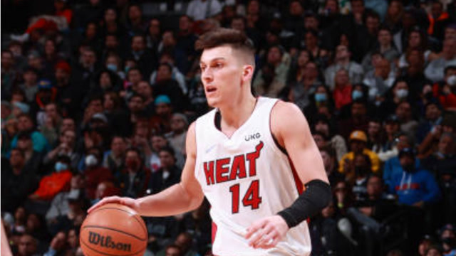 伤势已恢复95%，郑钦文回应复出时间，练左手发球？对自己太狠了（伤情恢复至95%，郑钦文透露回归时间，尝试左手发球？对自己真狠）