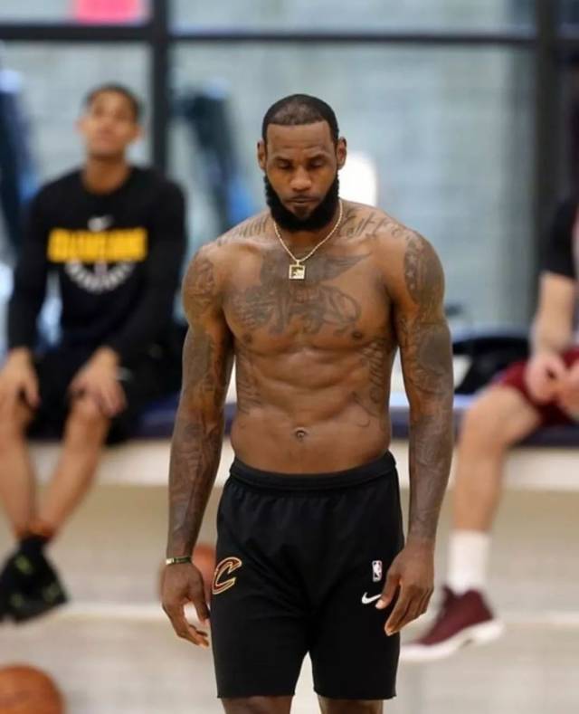 亚冠战报：蓉城惊艳逼平神户，海港晋级战在即（亚冠快讯：蓉城精彩战平神户，海港晋级关键战将至）