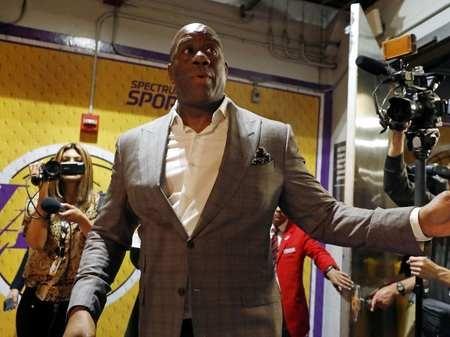 尼日利亚4-1大胜加蓬进入决赛，奥斯梅恩双响，埃朱克破门（尼日利亚4-1击败加蓬挺进决赛，奥斯梅恩梅开二度，埃朱克建功）