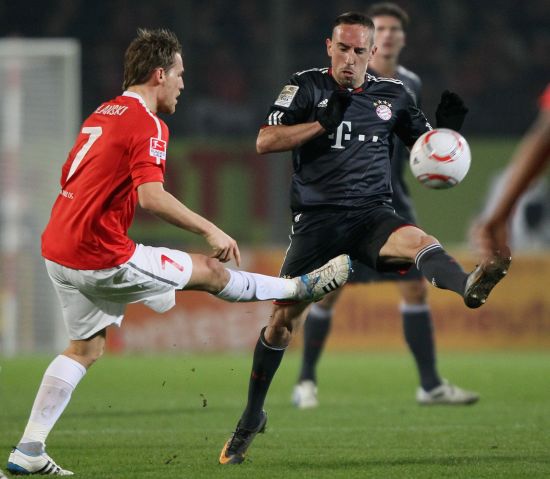 美记：独行侠交易戴维斯并非板上钉钉，他们不着急聘请总经理（美记称：独行侠追求戴维斯的交易尚未定案，暂不急于任命总经理）