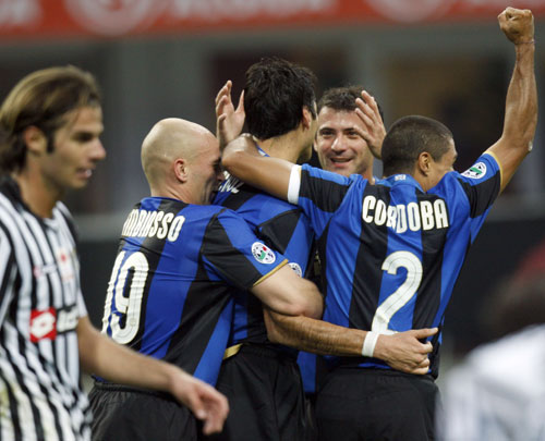 德天空：拜仁17岁小将伦纳特-卡尔将首次入选德国U21大名单（德媒：拜仁17岁新星伦纳特-卡尔首次被征召进入德国U21大名单）