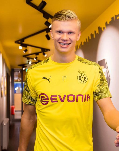 欧冠比赛战术分析：尤文图斯防守策略,（欧冠战术解读：尤文图斯的防守体系）