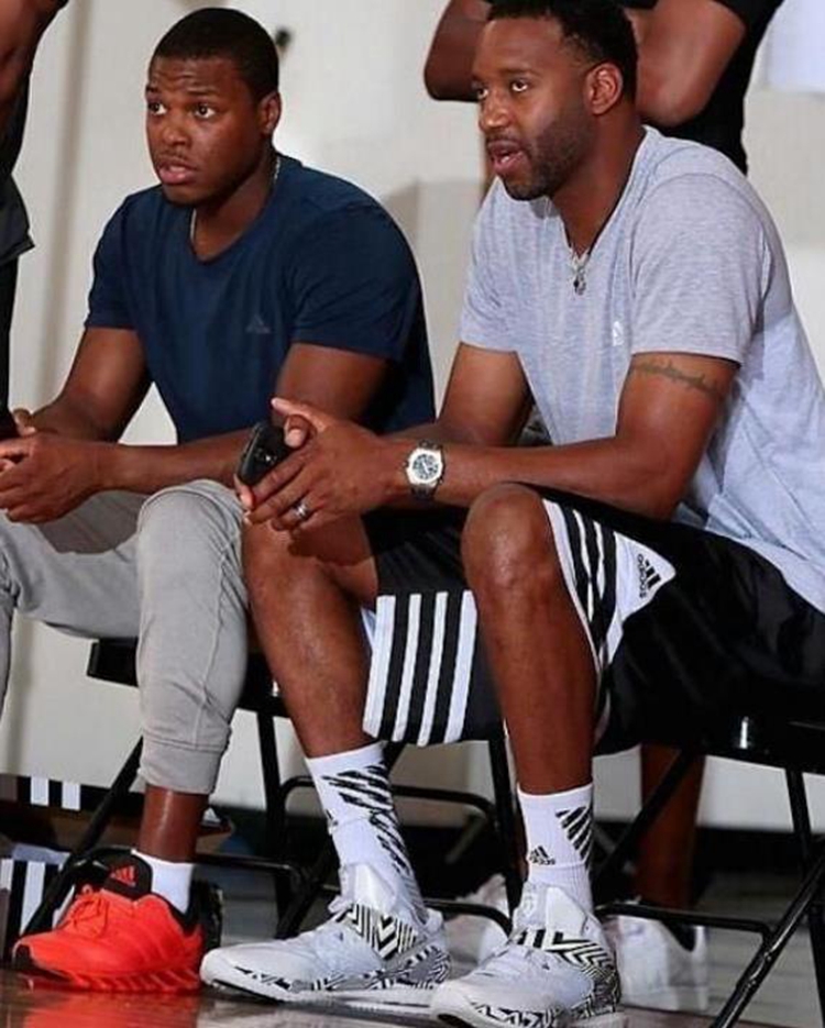 东京绿茵vs鹿岛鹿角首发：染野唯月、铃木优磨出战（东京绿茵对鹿岛鹿角首发出炉：染野唯月、铃木优磨先发登场）