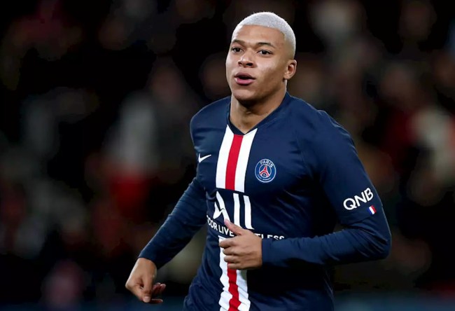 阿劳霍在巴萨已被罚下5次，本世纪仅次于皮克、莫塔和马克斯（阿劳霍在巴萨已5次染红，本世纪仅逊于皮克、莫塔与马克斯）