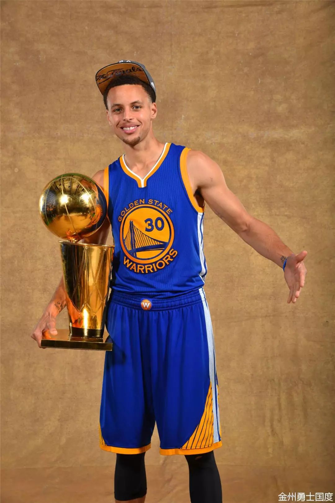 马卡：吕迪格和皇马的续约暂时被搁置，但双方都有意继续合作（马卡：皇马与吕迪格续约进程暂按暂停键，双方仍有意继续携手）